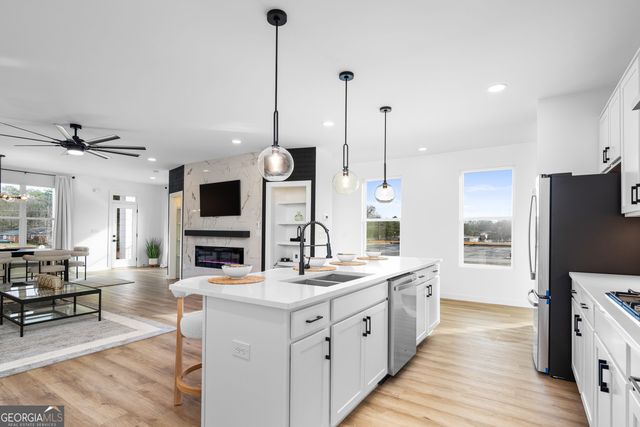 1050 Brookglynn Trace, Decatur, GA 30032