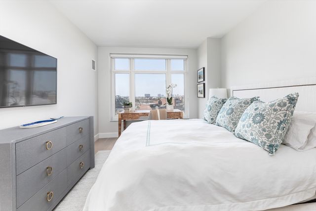 100 Lovejoy 8J, Boston, MA 02114