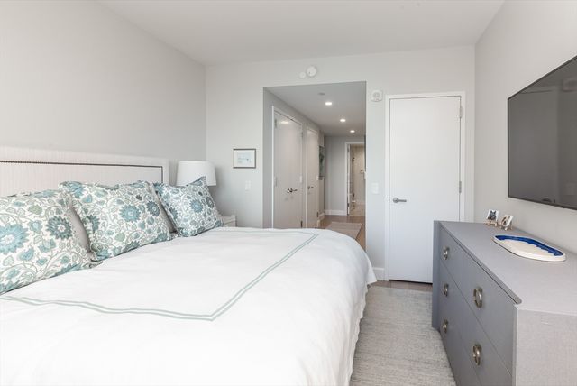 100 Lovejoy 8J, Boston, MA 02114