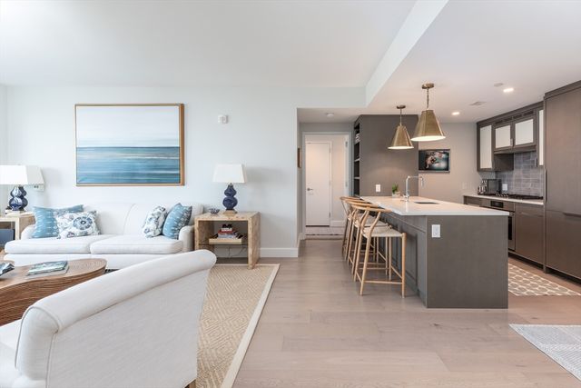 100 Lovejoy 8J, Boston, MA 02114