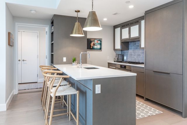 100 Lovejoy 8J, Boston, MA 02114