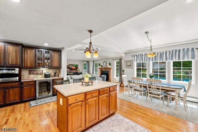172 Rafkind Rd, Bloomingdale Boro, NJ 07403