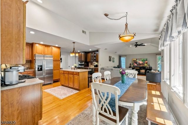 172 Rafkind Rd, Bloomingdale Boro, NJ 07403