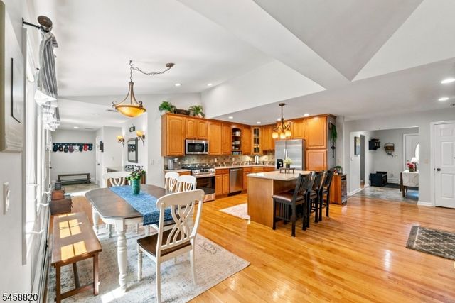 172 Rafkind Rd, Bloomingdale Boro, NJ 07403