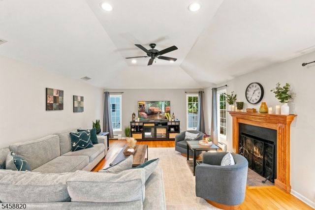 172 Rafkind Rd, Bloomingdale Boro, NJ 07403