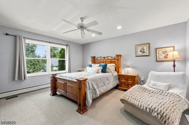 172 Rafkind Rd, Bloomingdale Boro, NJ 07403
