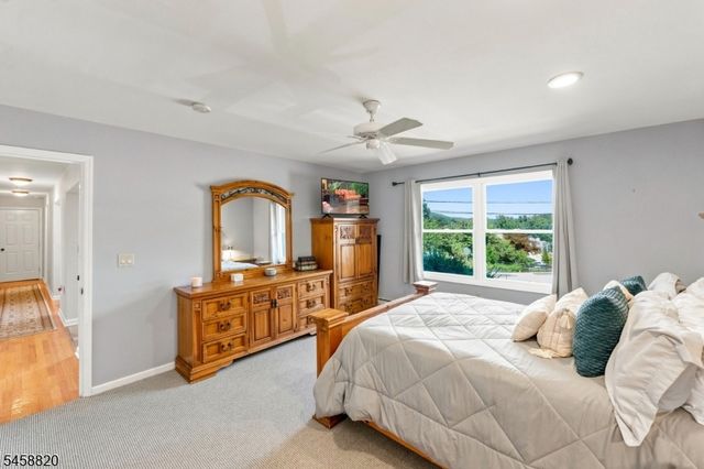 172 Rafkind Rd, Bloomingdale Boro, NJ 07403