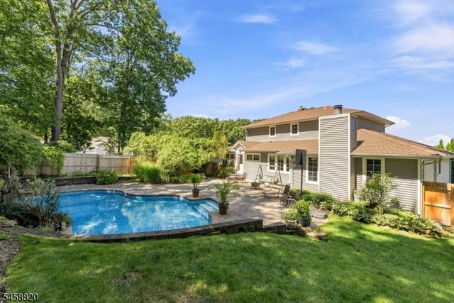 172 Rafkind Rd, Bloomingdale Boro, NJ 07403
