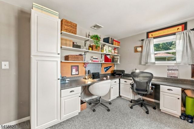 172 Rafkind Rd, Bloomingdale Boro, NJ 07403