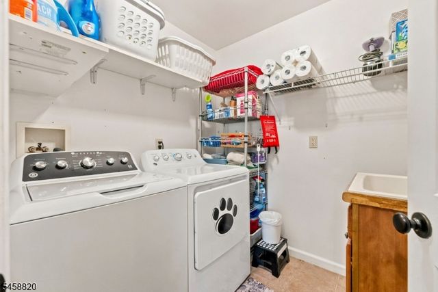172 Rafkind Rd, Bloomingdale Boro, NJ 07403
