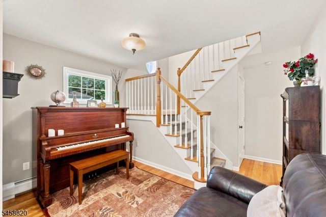 172 Rafkind Rd, Bloomingdale Boro, NJ 07403