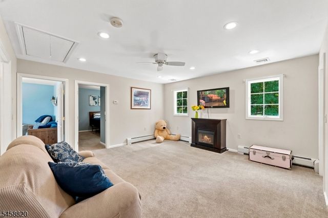 172 Rafkind Rd, Bloomingdale Boro, NJ 07403
