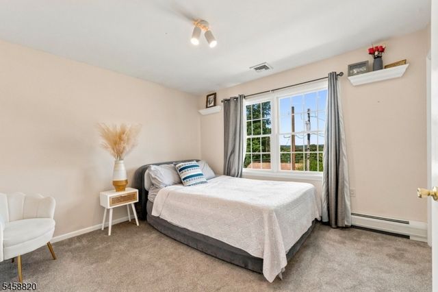 172 Rafkind Rd, Bloomingdale Boro, NJ 07403