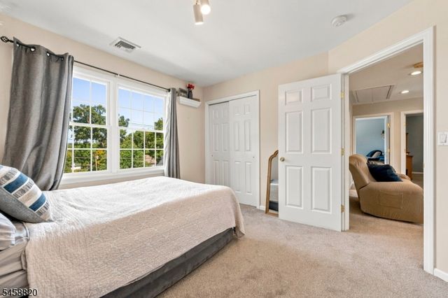 172 Rafkind Rd, Bloomingdale Boro, NJ 07403