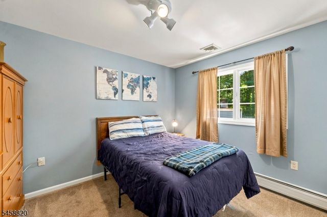 172 Rafkind Rd, Bloomingdale Boro, NJ 07403