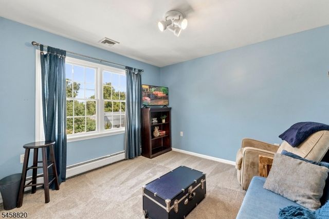 172 Rafkind Rd, Bloomingdale Boro, NJ 07403