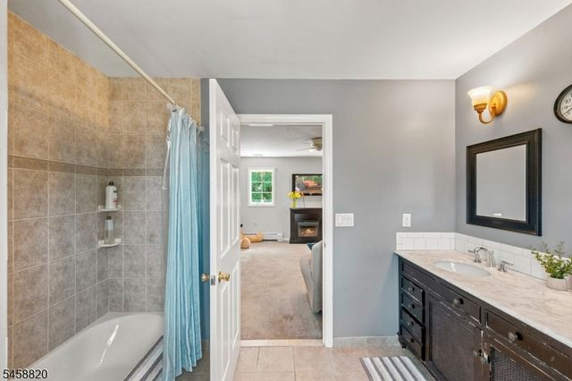 172 Rafkind Rd, Bloomingdale Boro, NJ 07403