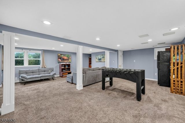 172 Rafkind Rd, Bloomingdale Boro, NJ 07403