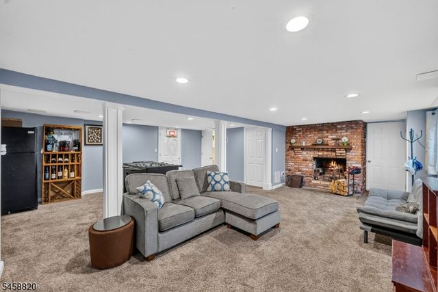 172 Rafkind Rd, Bloomingdale Boro, NJ 07403