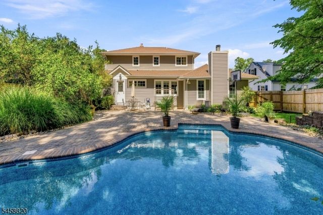 172 Rafkind Rd, Bloomingdale Boro, NJ 07403