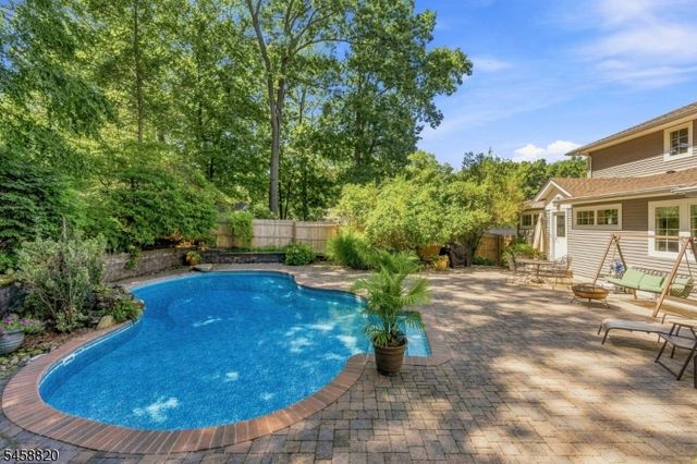 172 Rafkind Rd, Bloomingdale Boro, NJ 07403