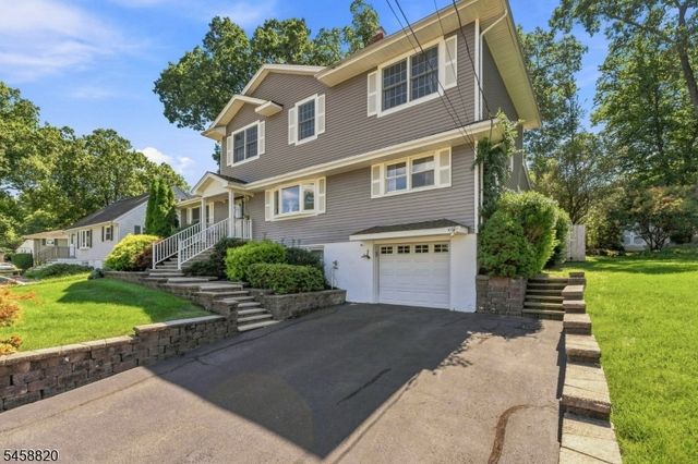 172 Rafkind Rd, Bloomingdale Boro, NJ 07403