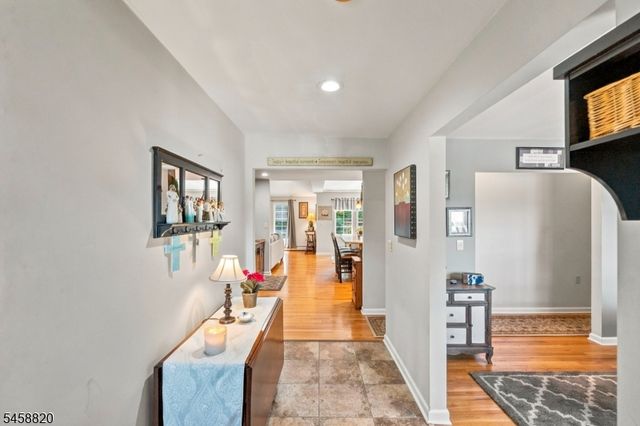 172 Rafkind Rd, Bloomingdale Boro, NJ 07403