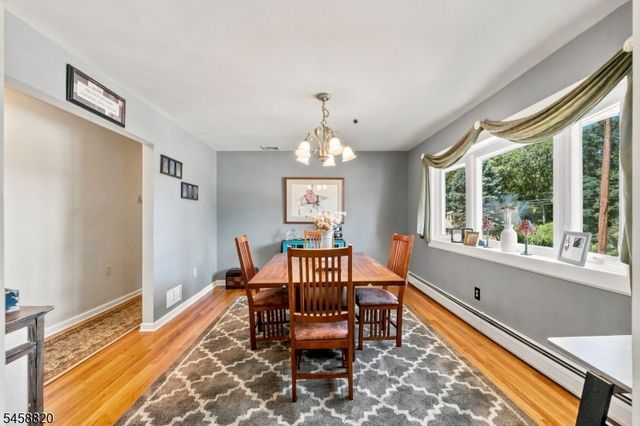 172 Rafkind Rd, Bloomingdale Boro, NJ 07403