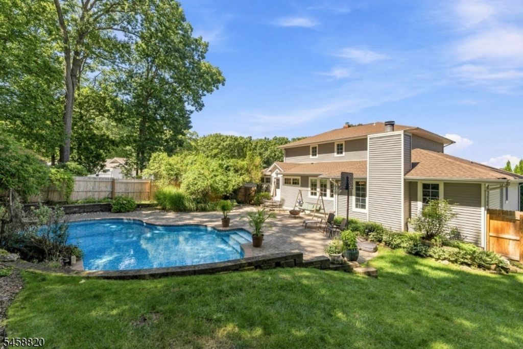 172 Rafkind Rd, Bloomingdale Boro, NJ 07403 — photo 3