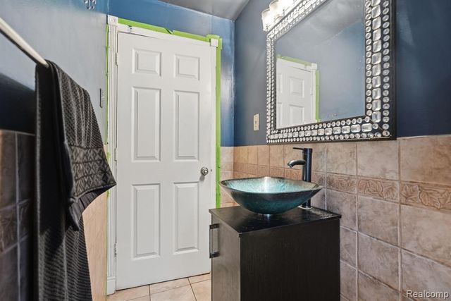 5566 W Outer Drive, Detroit, MI 48235