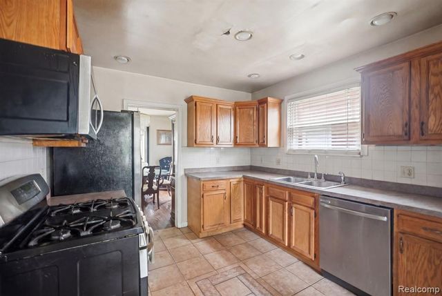 5566 W Outer Drive, Detroit, MI 48235
