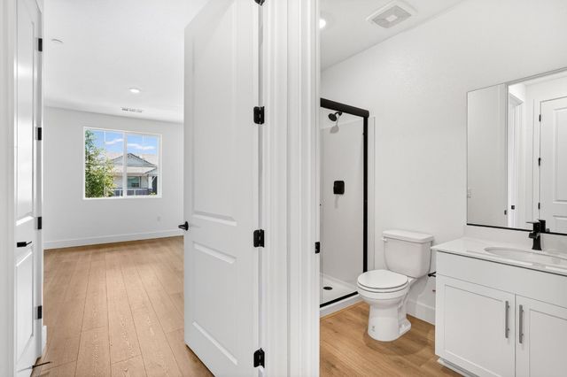 190 Golden Gate Lane, Vacaville, CA 95687