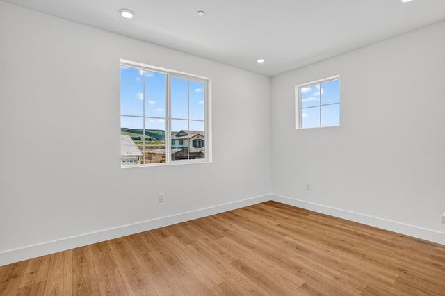 190 Golden Gate Lane, Vacaville, CA 95687