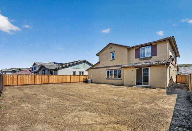 190 Golden Gate Lane, Vacaville, CA 95687