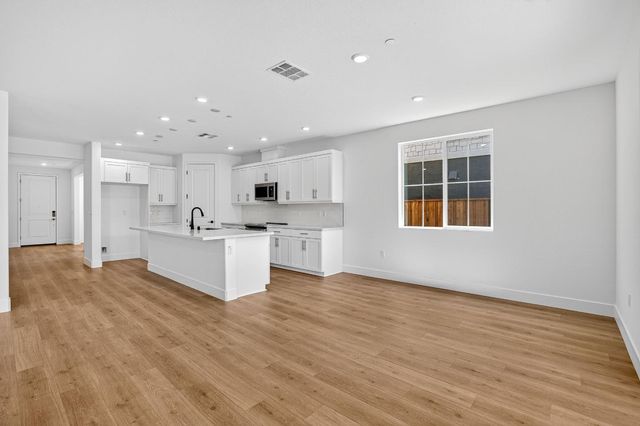 190 Golden Gate Lane, Vacaville, CA 95687