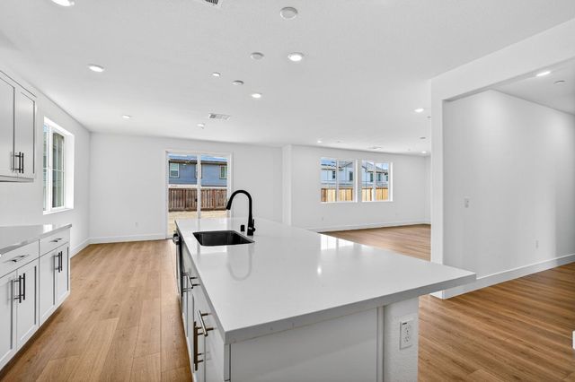 190 Golden Gate Lane, Vacaville, CA 95687