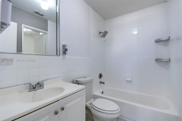 3021 W 76th St C-203, Hialeah, FL 33018