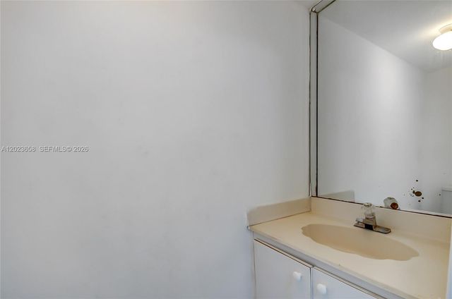3021 W 76th St C-203, Hialeah, FL 33018