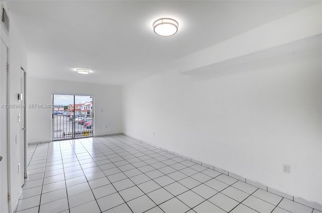 3021 W 76th St C-203, Hialeah, FL 33018