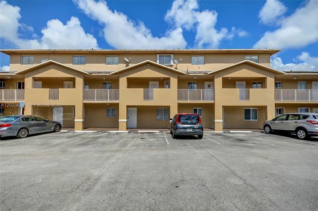 3021 W 76th St C-203, Hialeah, FL 33018