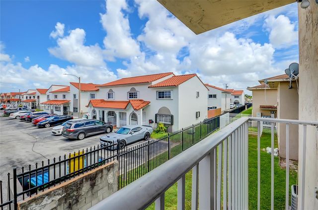 3021 W 76th St C-203, Hialeah, FL 33018