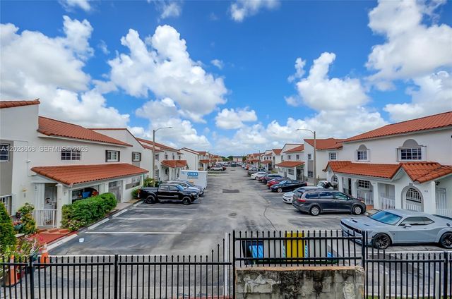 3021 W 76th St C-203, Hialeah, FL 33018