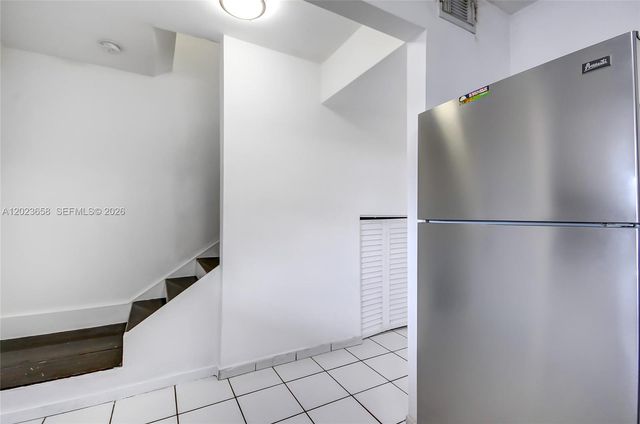 3021 W 76th St C-203, Hialeah, FL 33018