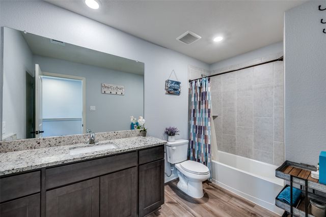 225 Ridgeland Oaks Drive, Fort Worth, TX 76120