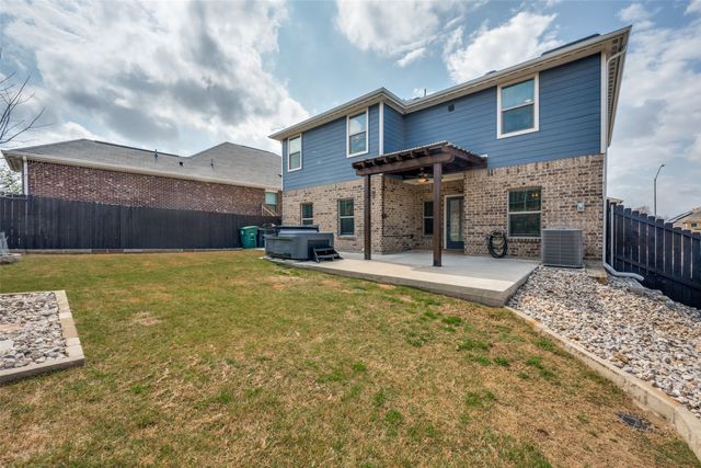 225 Ridgeland Oaks Drive, Fort Worth, TX 76120