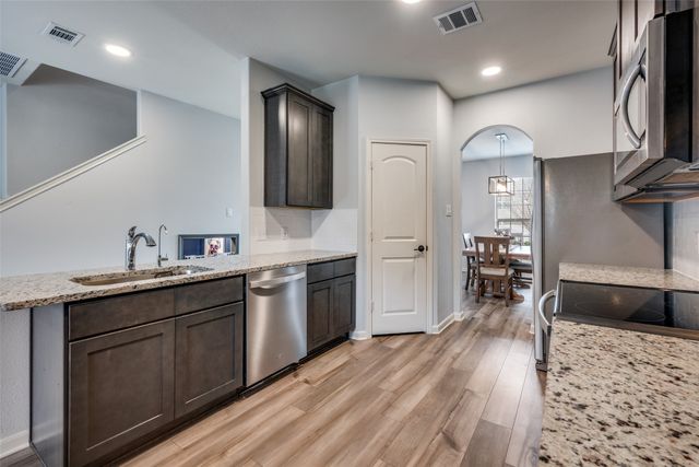 225 Ridgeland Oaks Drive, Fort Worth, TX 76120