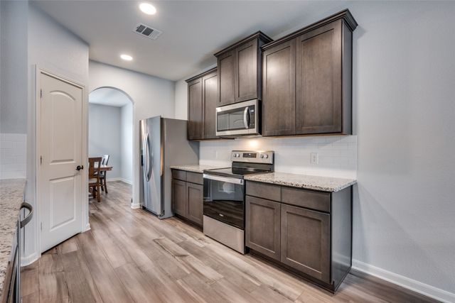 225 Ridgeland Oaks Drive, Fort Worth, TX 76120