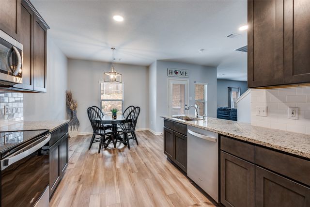 225 Ridgeland Oaks Drive, Fort Worth, TX 76120