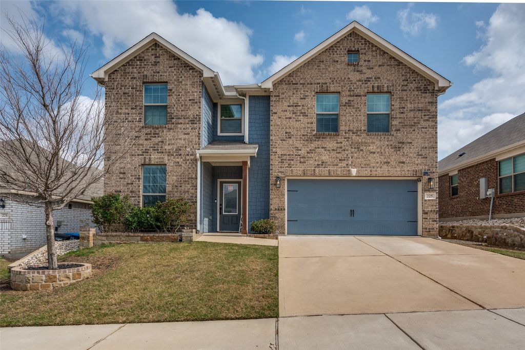 225 Ridgeland Oaks Drive, Fort Worth, TX 76120