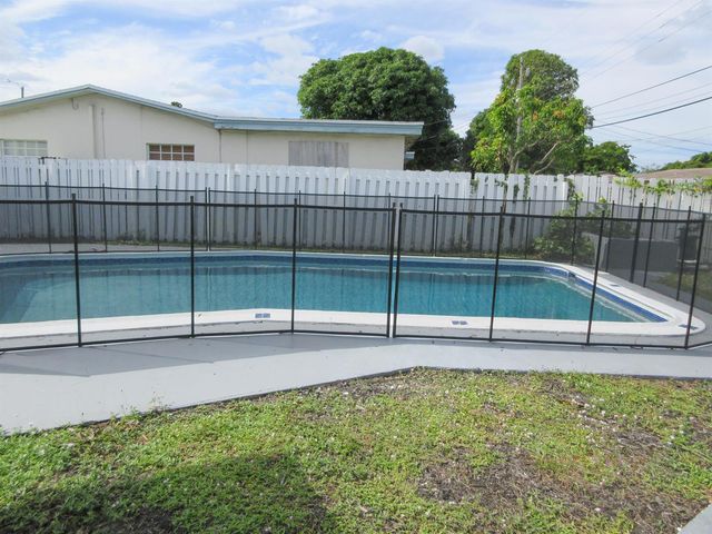 3801 NW 6TH Street, Lauderhill, FL 33311